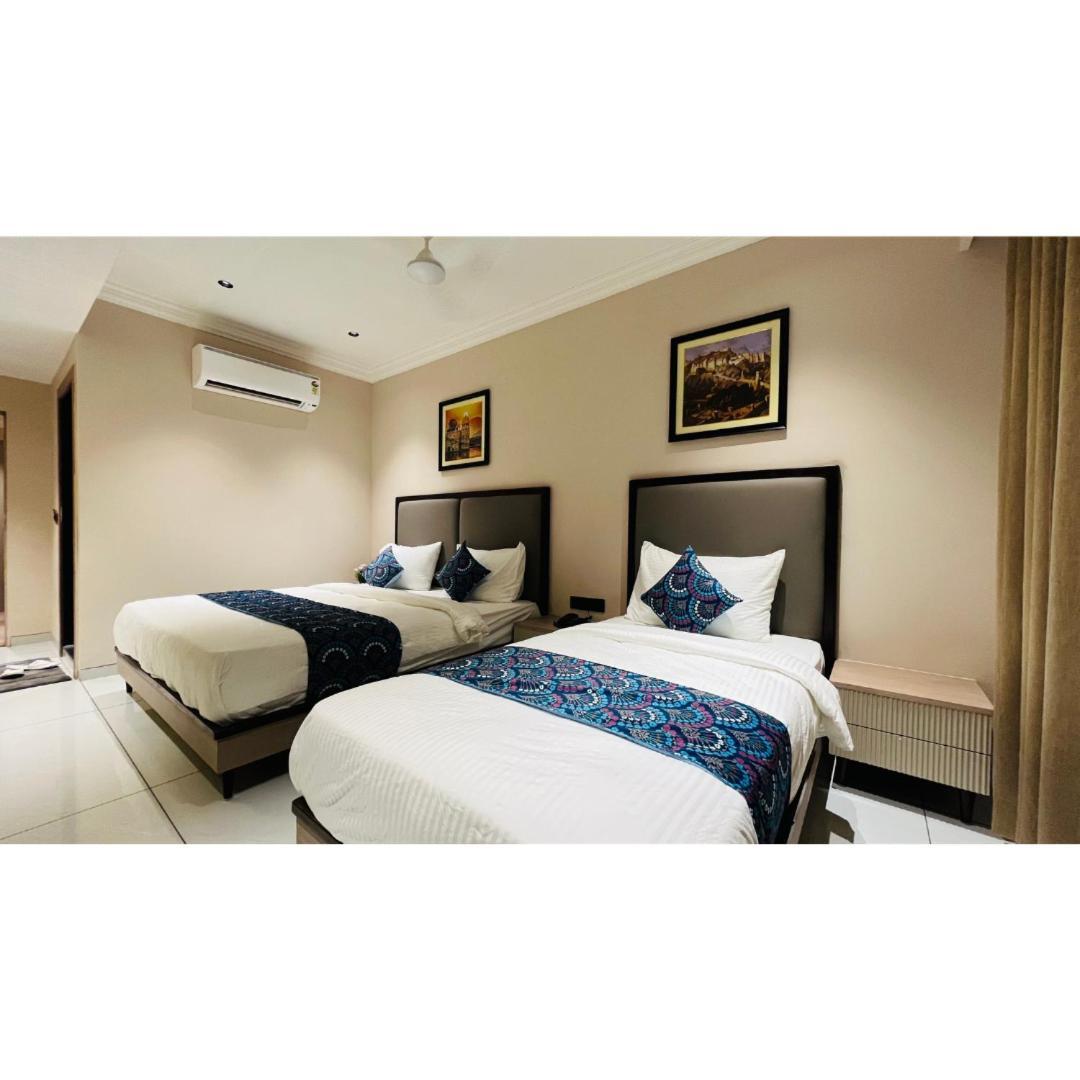 Hotel Royal Town Ahmedabad Exterior foto