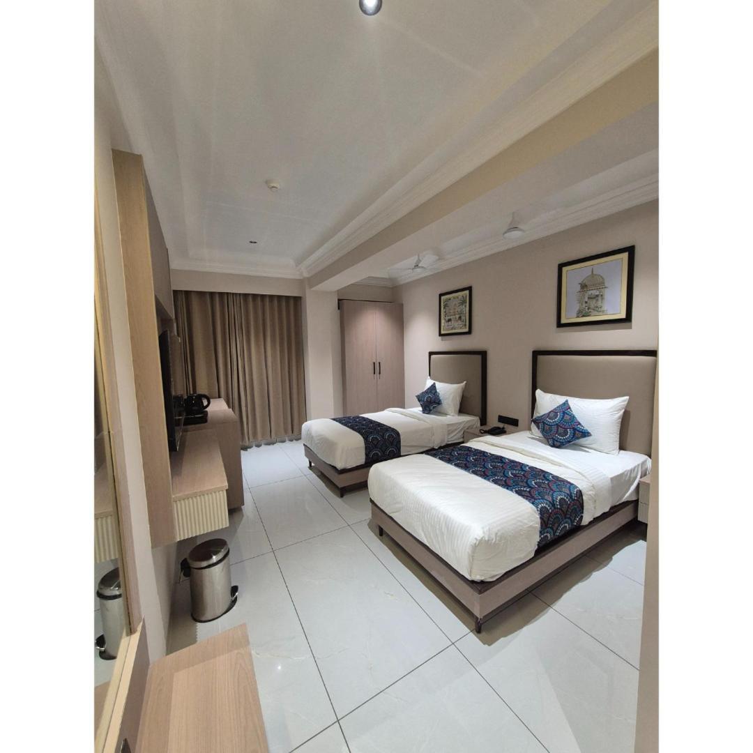Hotel Royal Town Ahmedabad Exterior foto