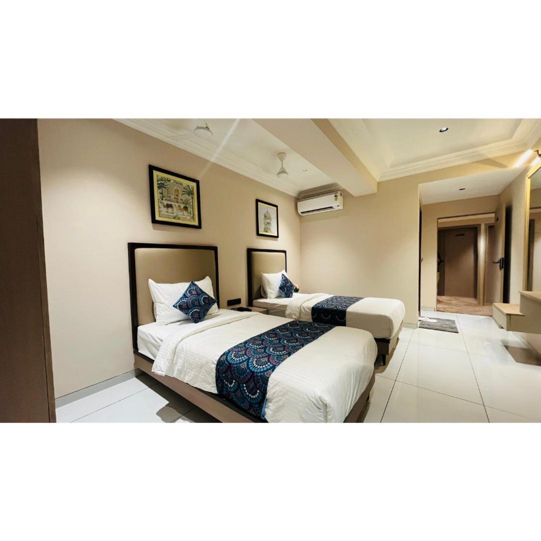Hotel Royal Town Ahmedabad Exterior foto