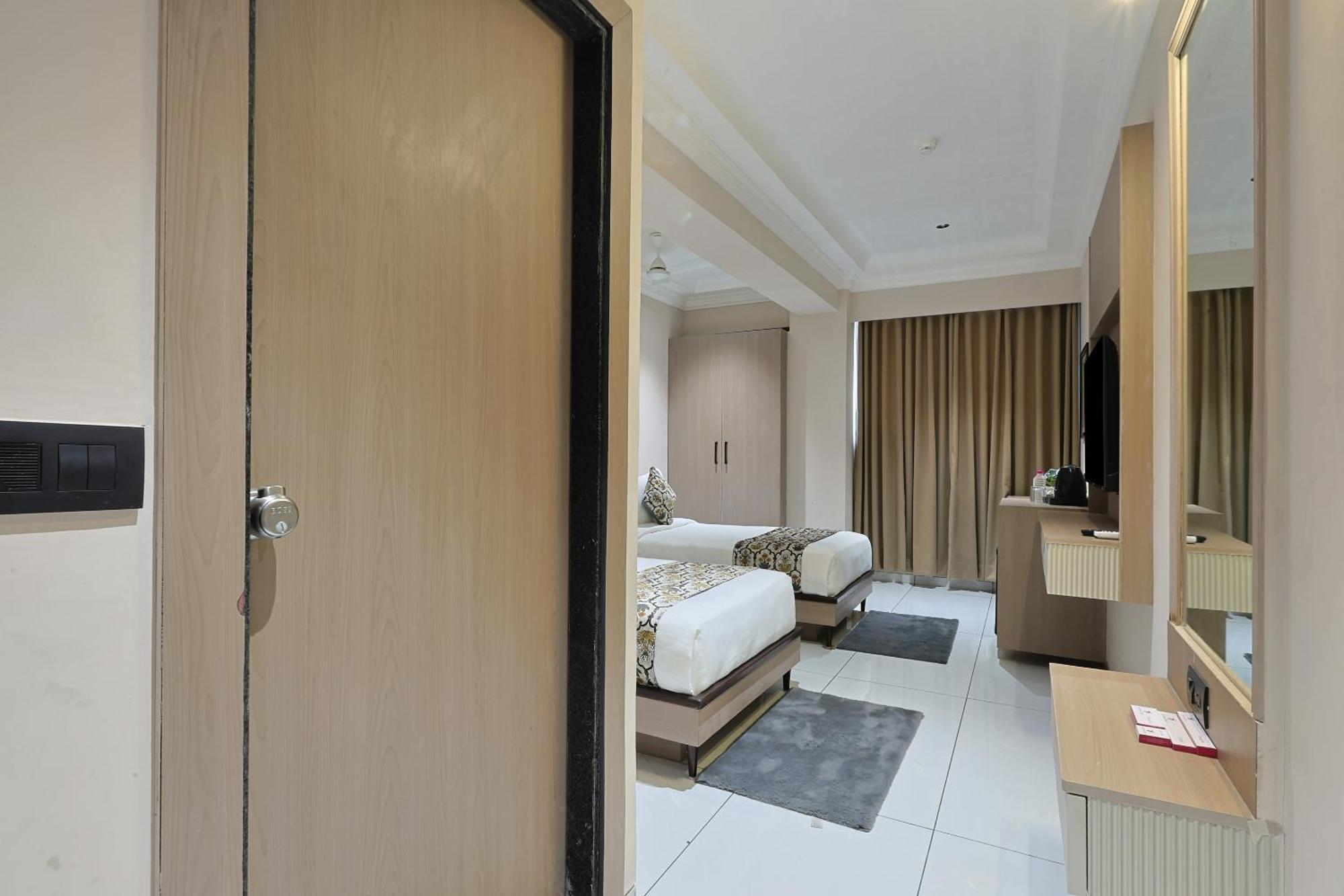 Hotel Royal Town Ahmedabad Exterior foto