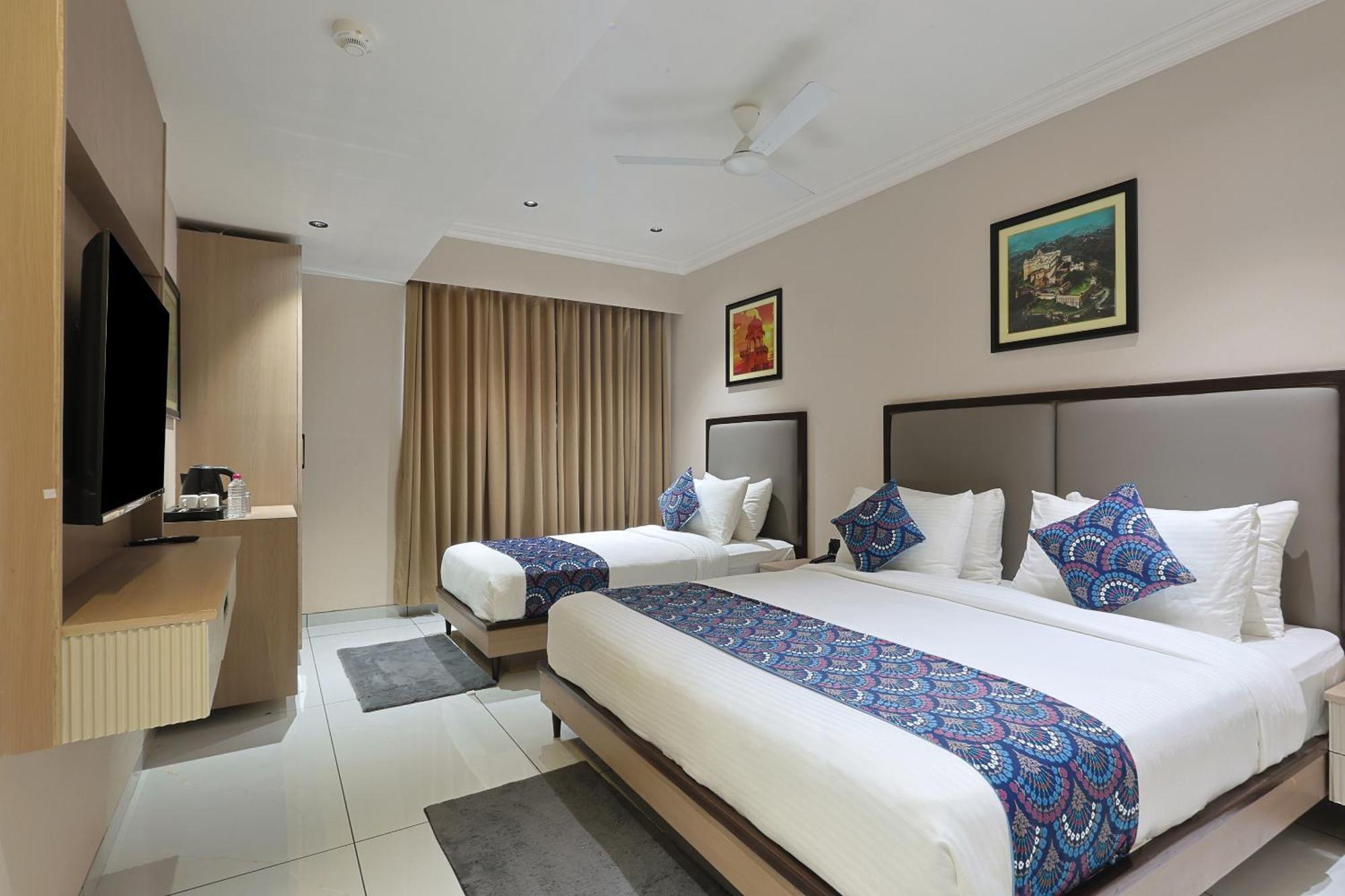 Hotel Royal Town Ahmedabad Exterior foto