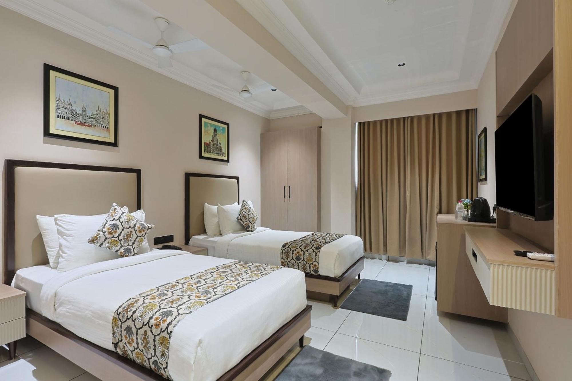 Hotel Royal Town Ahmedabad Exterior foto