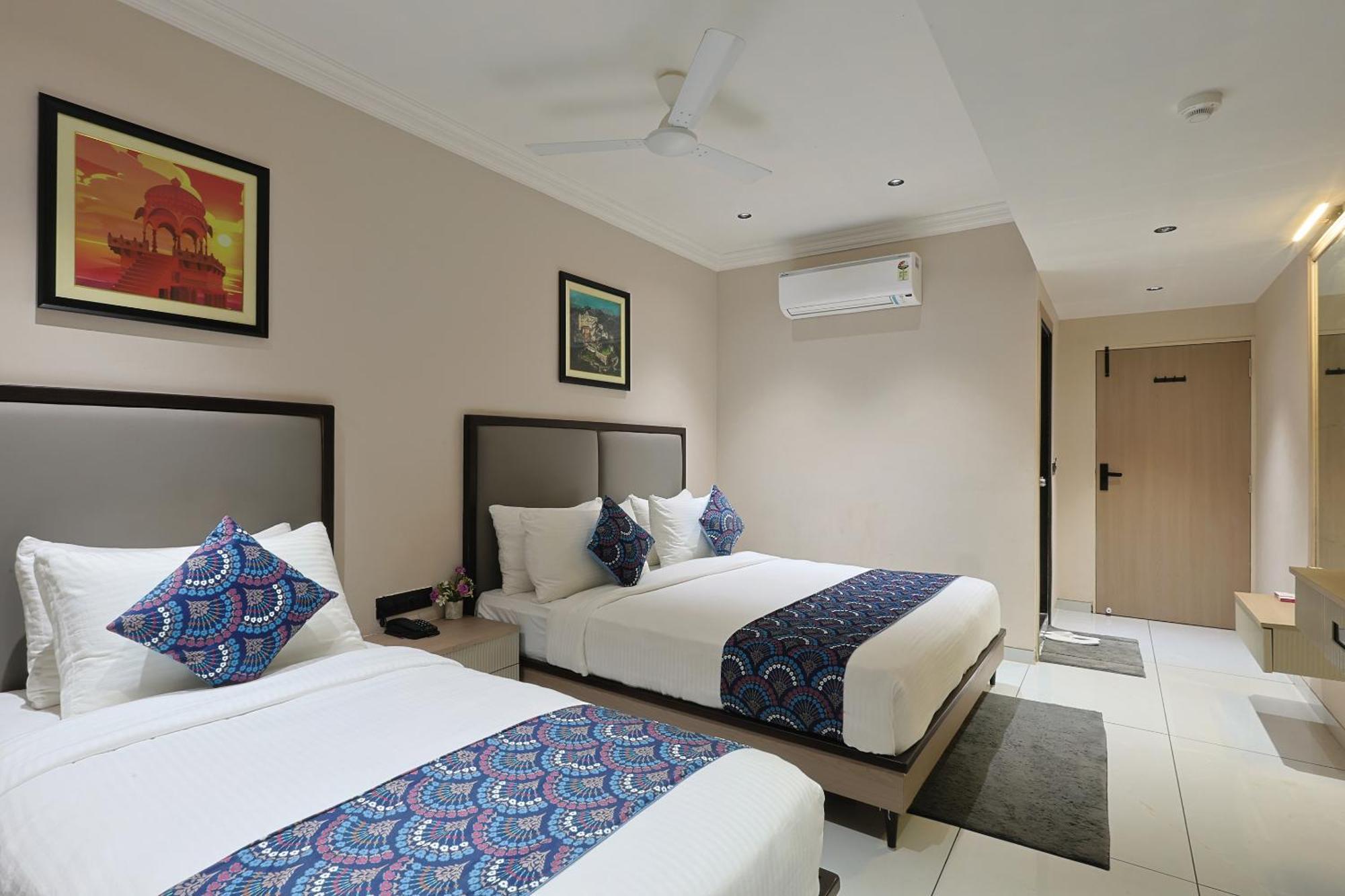 Hotel Royal Town Ahmedabad Exterior foto