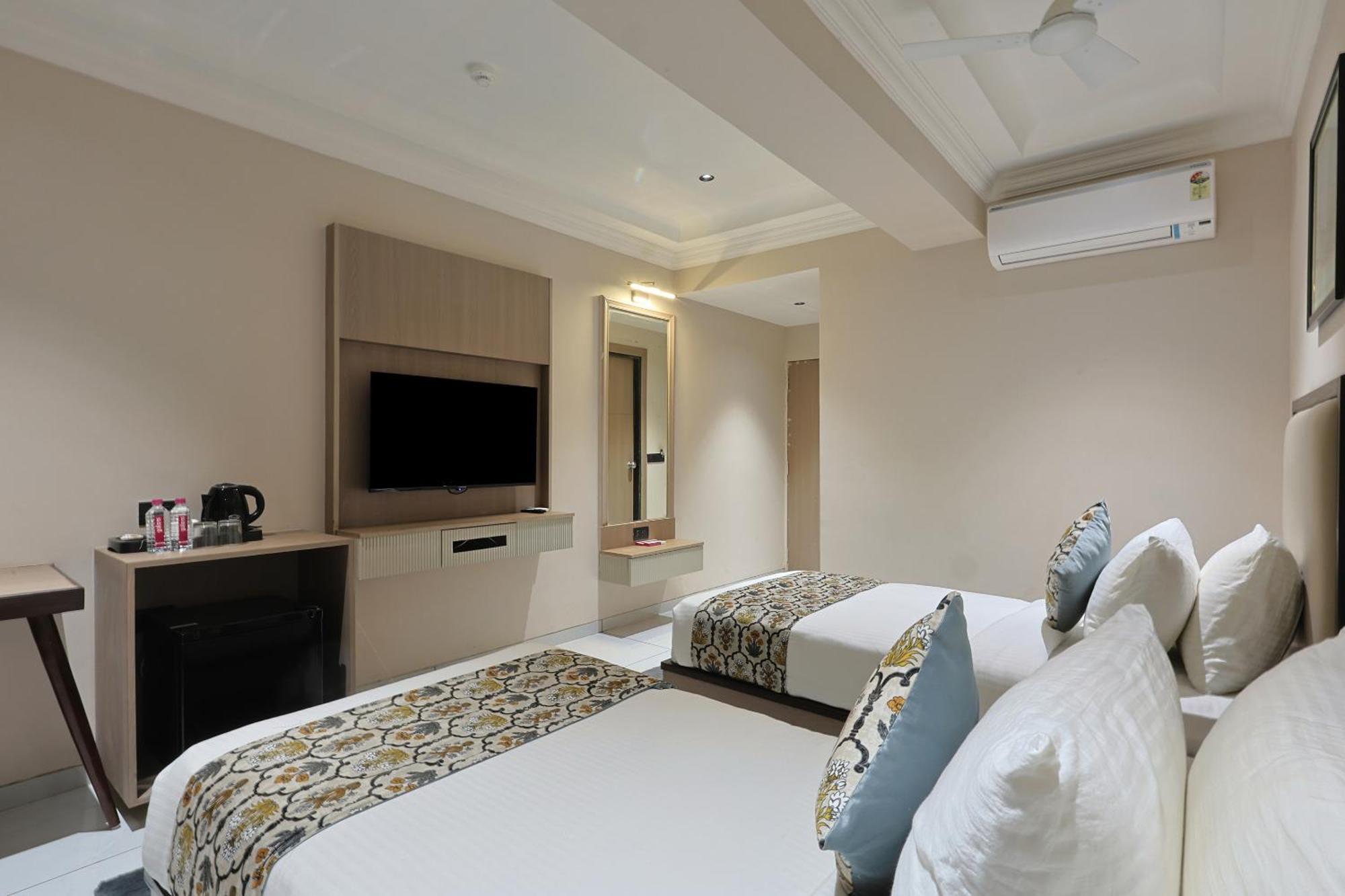 Hotel Royal Town Ahmedabad Exterior foto