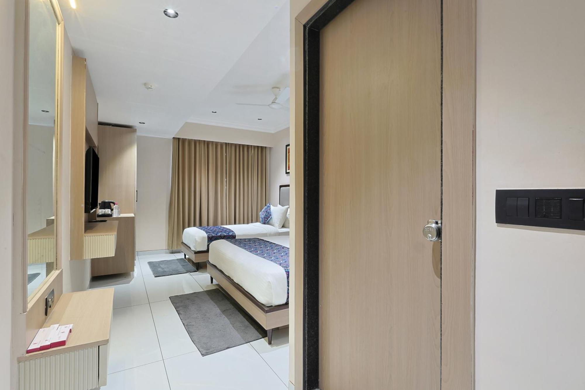 Hotel Royal Town Ahmedabad Exterior foto