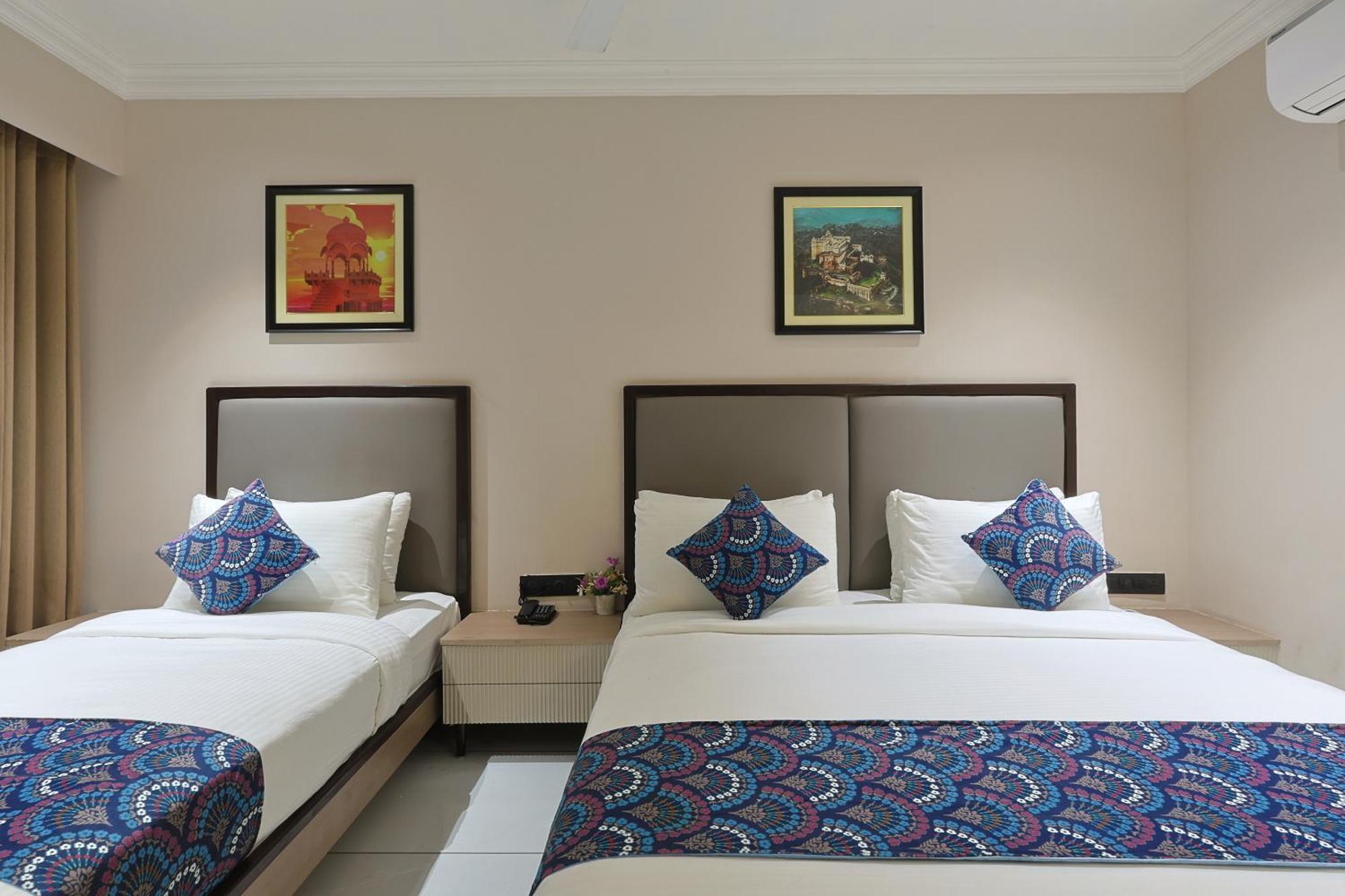Hotel Royal Town Ahmedabad Exterior foto